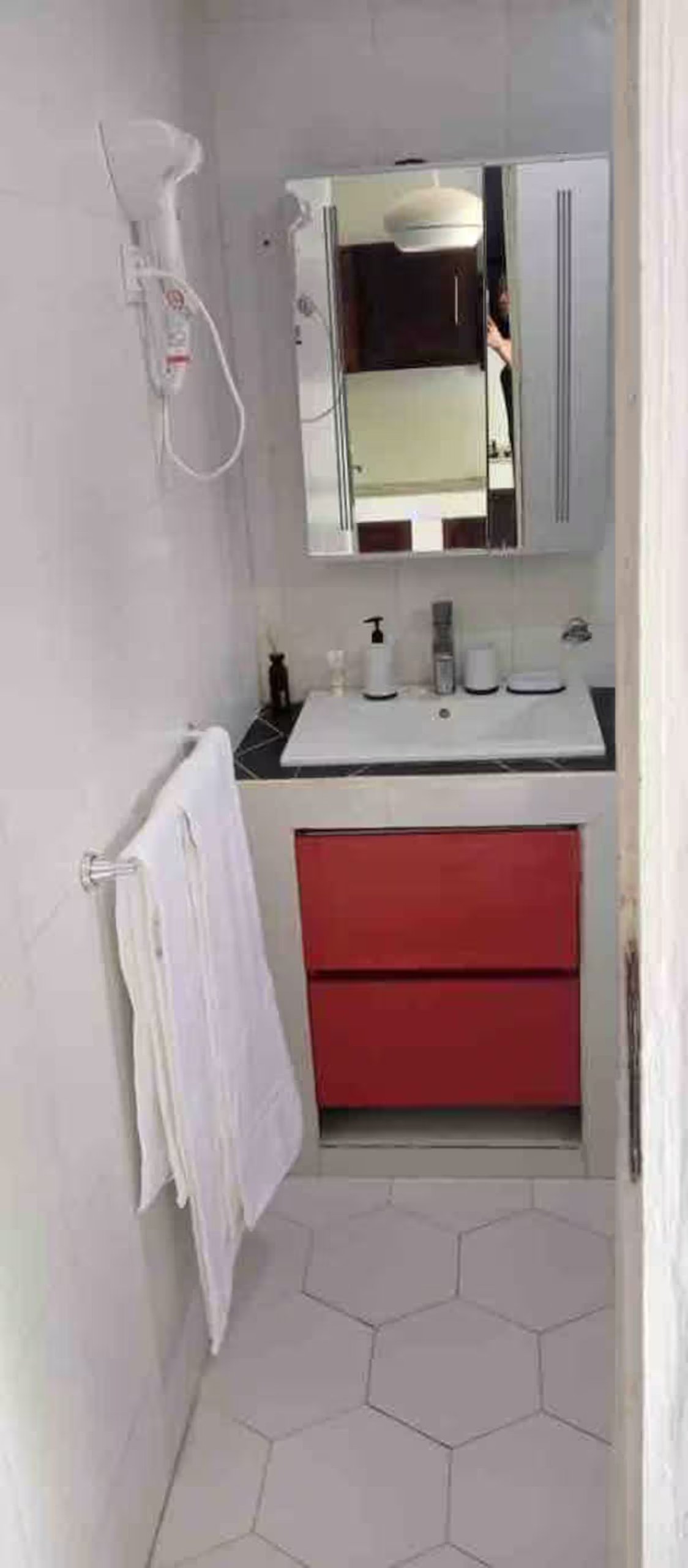 Salle d'eau avec douche