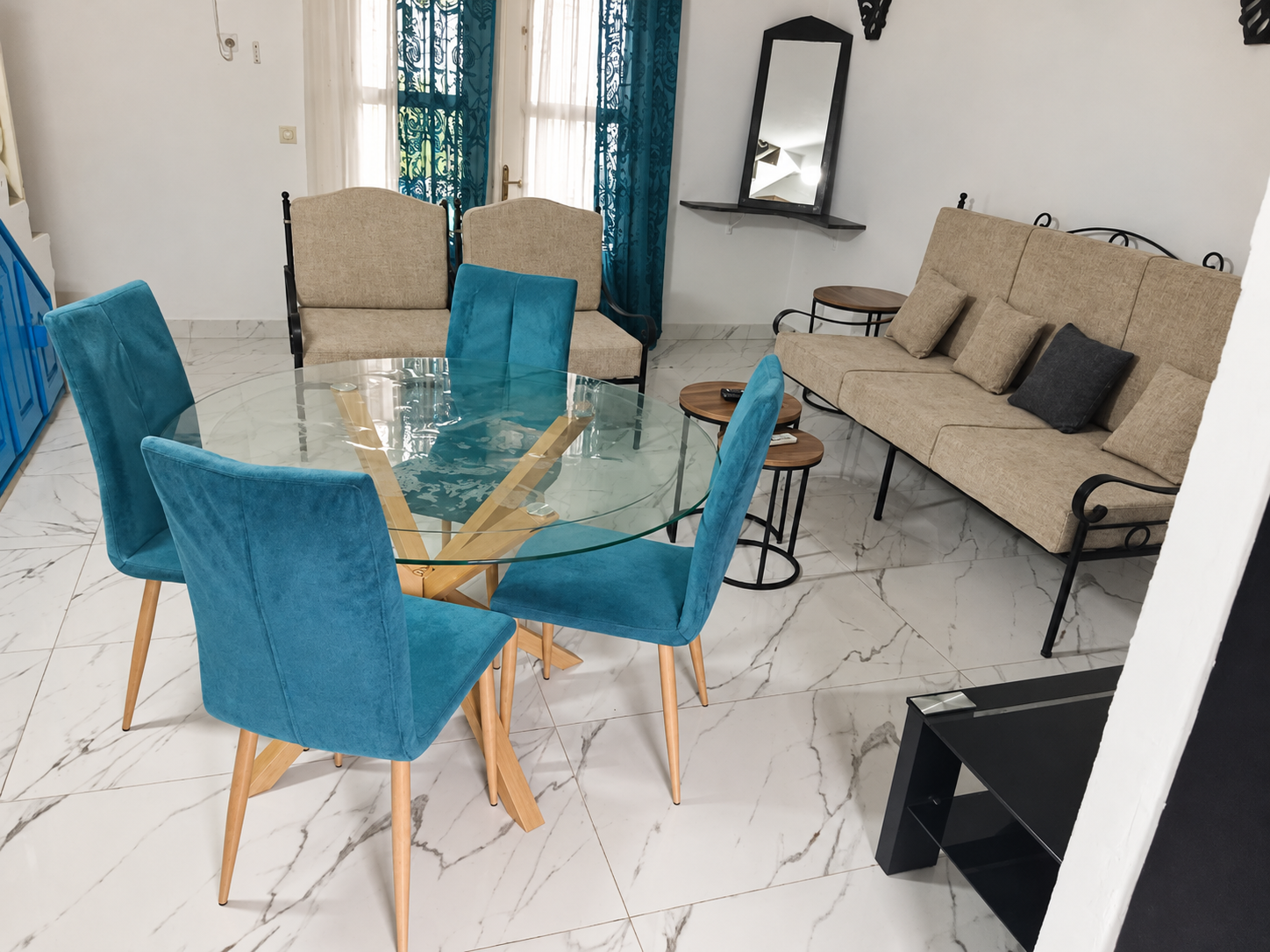 Coin repas avec table en verre
